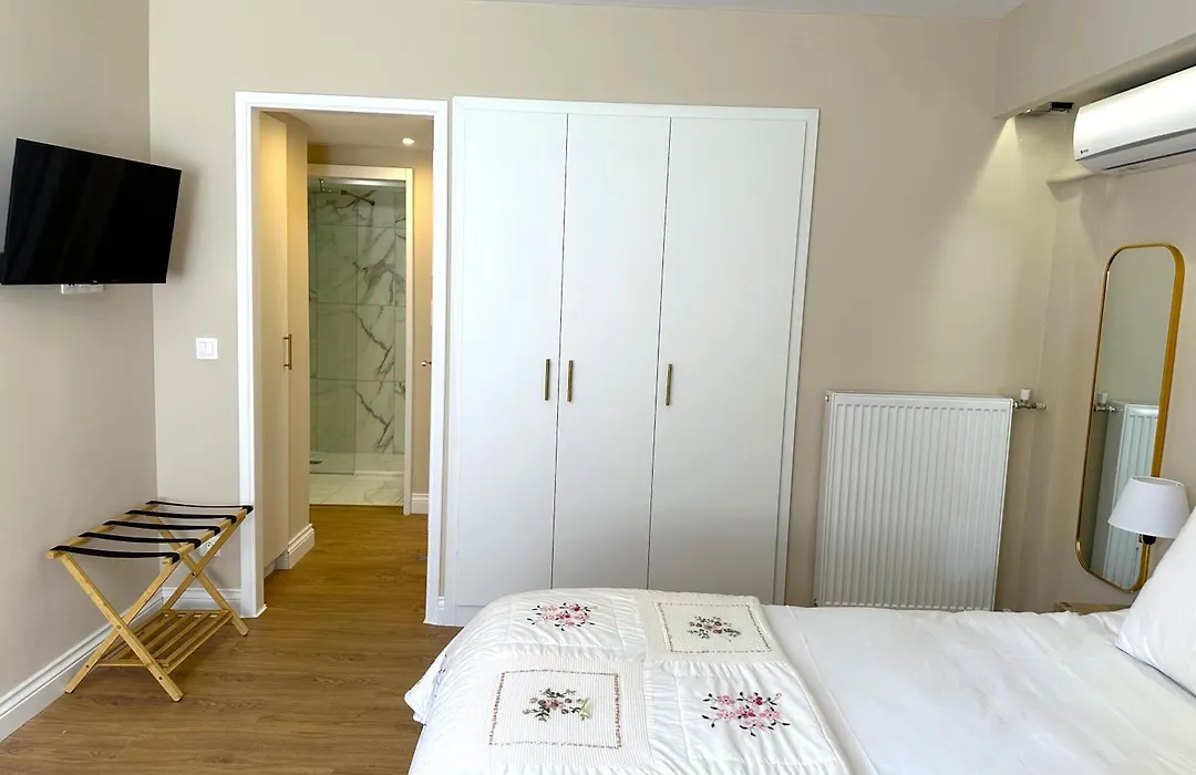 Queens Avenue Apartment-1