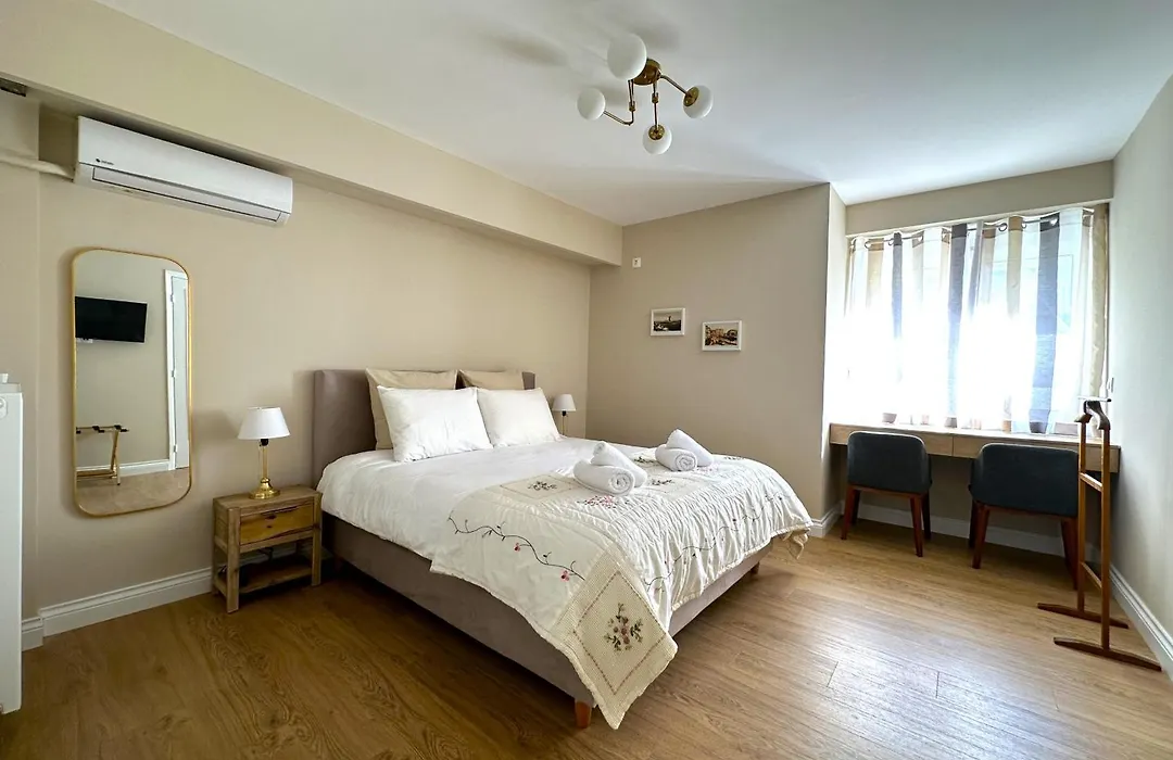 Queens Avenue Apartment-1