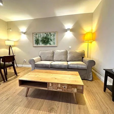 Queens Avenue Apartment-2